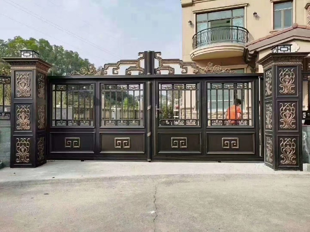 别墅庭院换门及护栏
