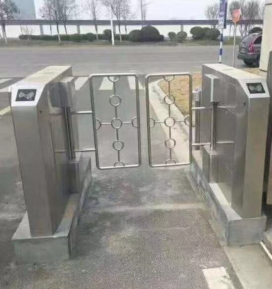 翼闸，摆闸